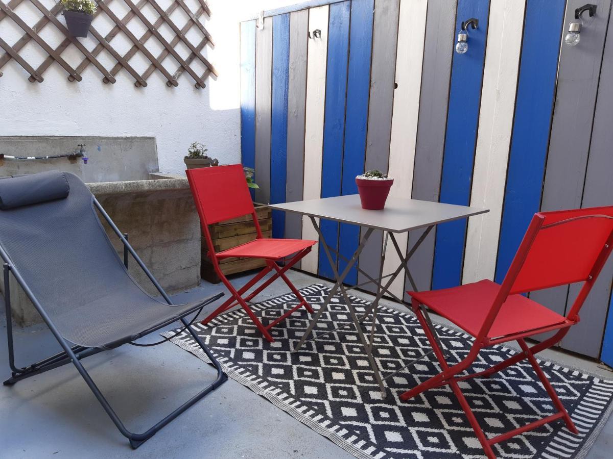 Appartement Haute Ville Meuble Avec Cour Privative Granville Bagian luar foto