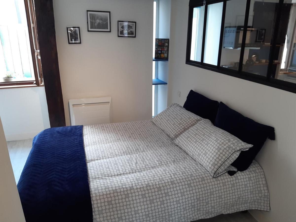 Appartement Haute Ville Meuble Avec Cour Privative Granville Bagian luar foto