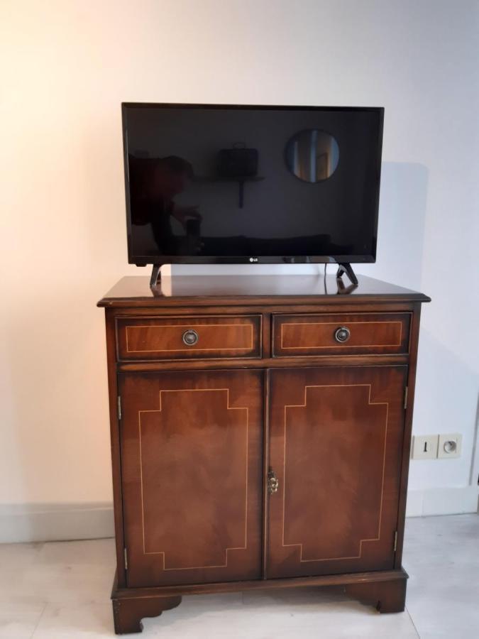 Appartement Haute Ville Meuble Avec Cour Privative Granville Bagian luar foto