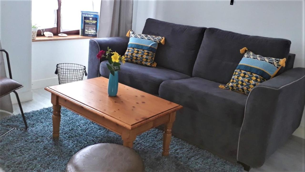 Appartement Haute Ville Meuble Avec Cour Privative Granville Bagian luar foto