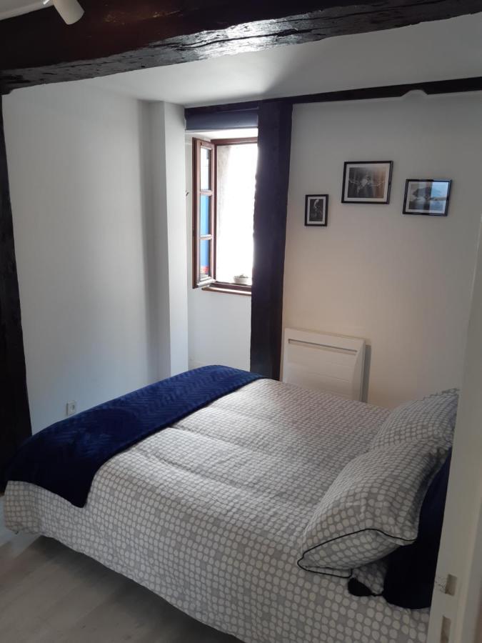Appartement Haute Ville Meuble Avec Cour Privative Granville Bagian luar foto