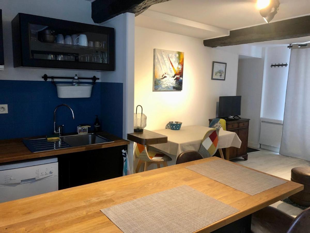 Appartement Haute Ville Meuble Avec Cour Privative Granville Bagian luar foto