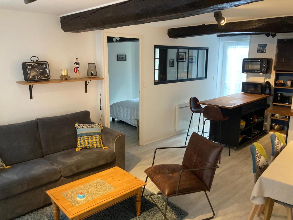 Appartement Haute Ville Meuble Avec Cour Privative Granville Bagian luar foto