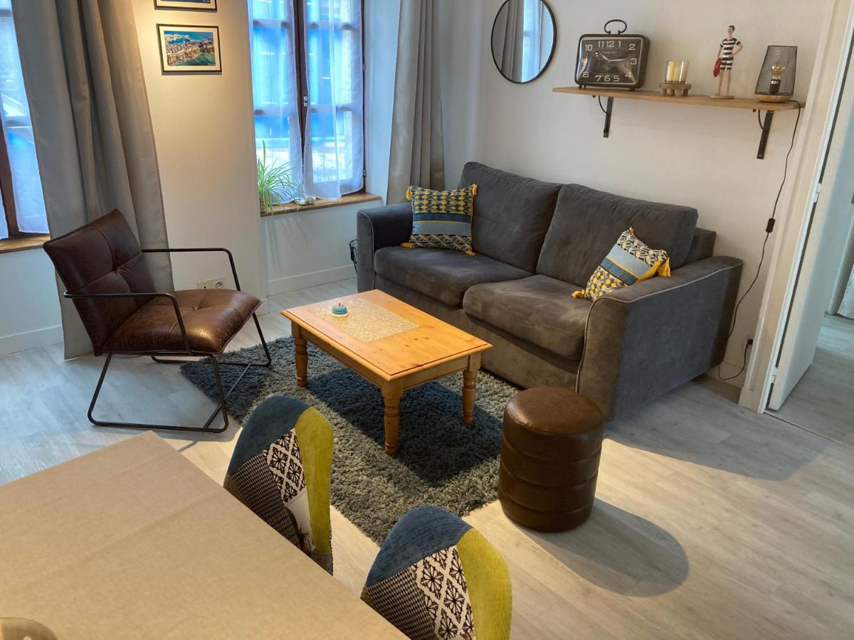 Appartement Haute Ville Meuble Avec Cour Privative Granville Bagian luar foto